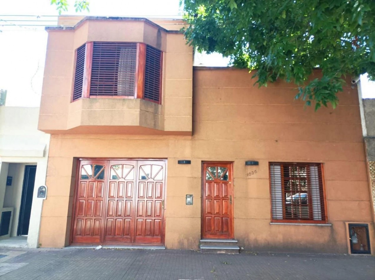 Completa y comoda casa a la Venta en el Casco de La Plata