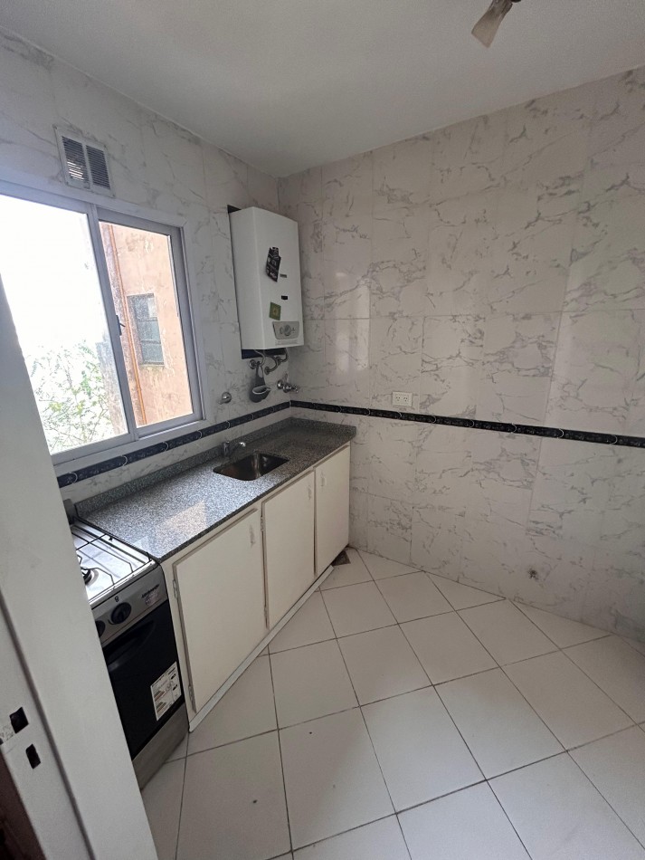 Hermoso 2 Amb. Reciclado a Nuevo, Gran Ubicacion en Colegiales y Apto Credito