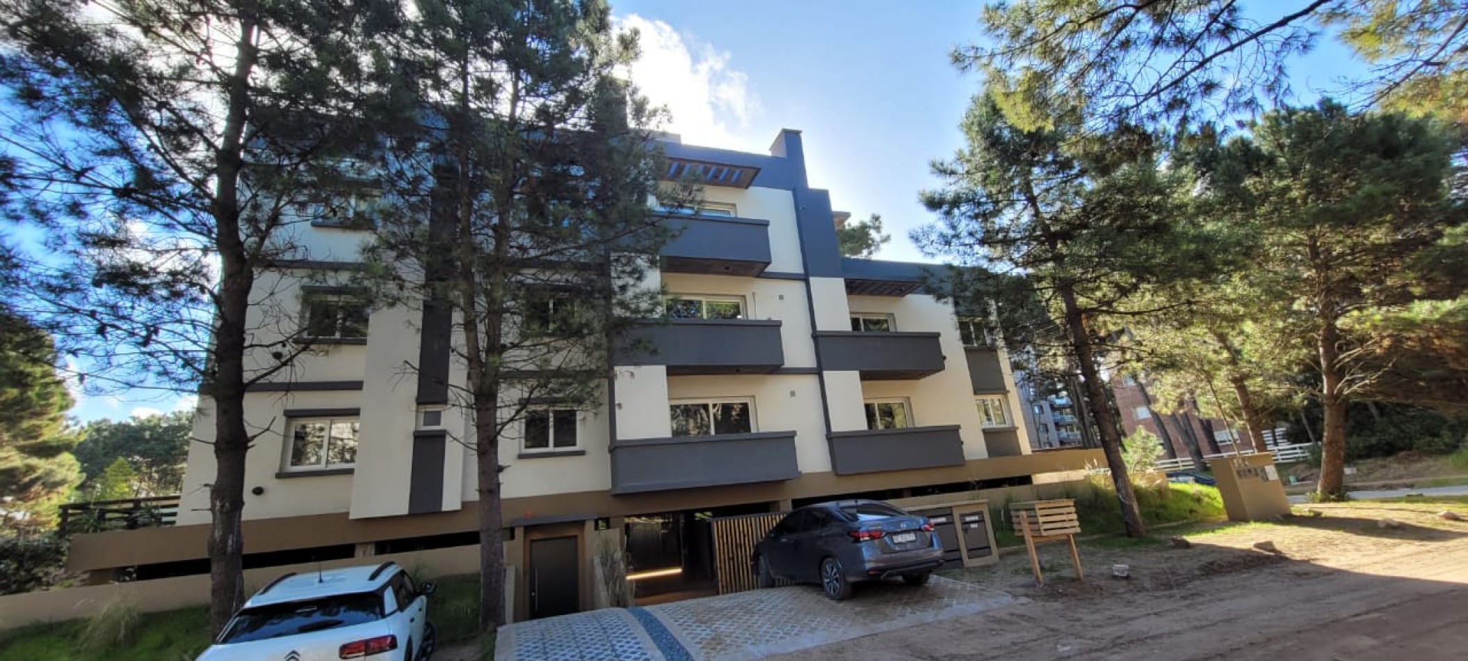 EN VENTA-DEPARTAMENTO 3 AMBIENTES-EDIFICIO JASON PARK-