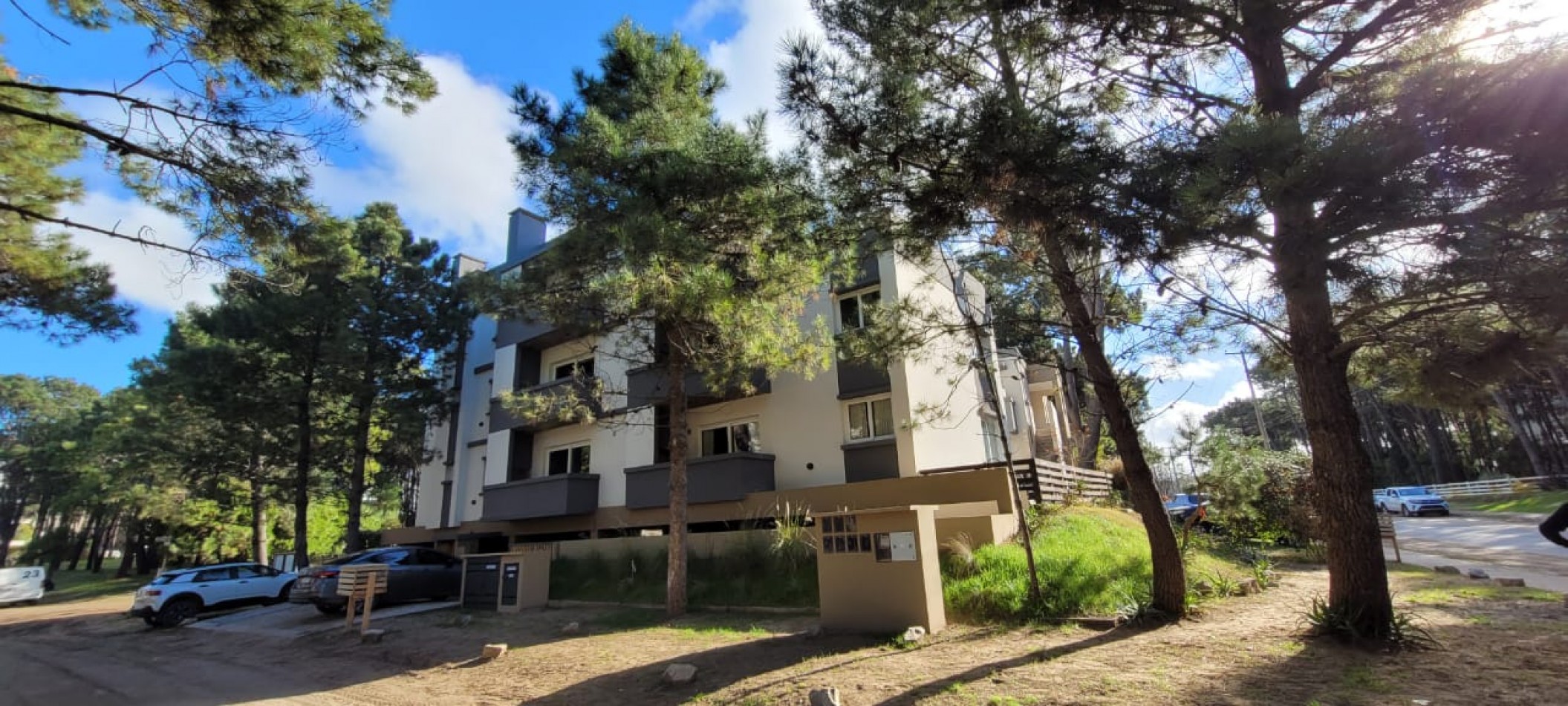 EN VENTA-DEPARTAMENTO 3 AMBIENTES-EDIFICIO JASON PARK-