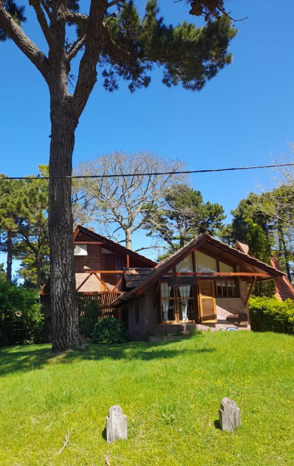 CASA EN VENTA ZONA LASALLE-PINAMAR-