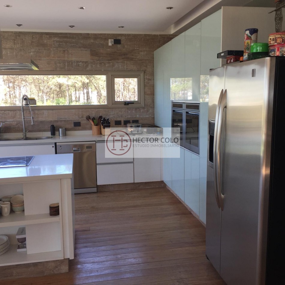 CASA CON PISCINA FRENTE AL MAR - LA FRONTERA PINAMAR NORTE -