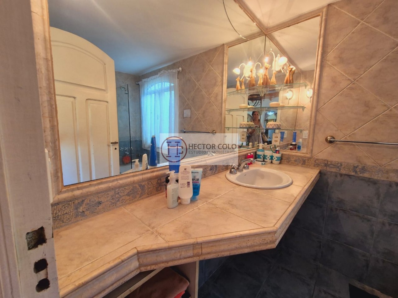 Casa en venta sobre lote multifamiliar a pasos del Mar