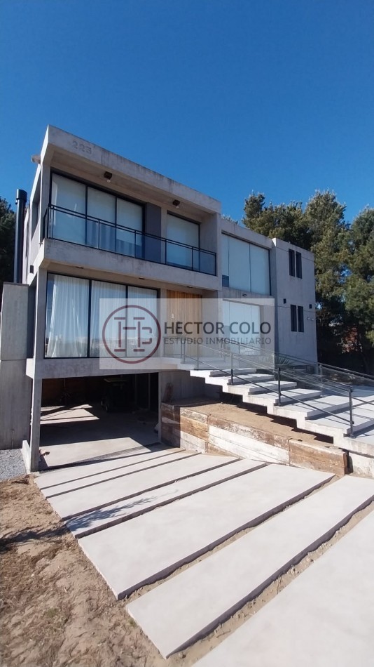 Alquier TEMPORAL casa Costa Esmeralda. 6 ambientes con Pileta