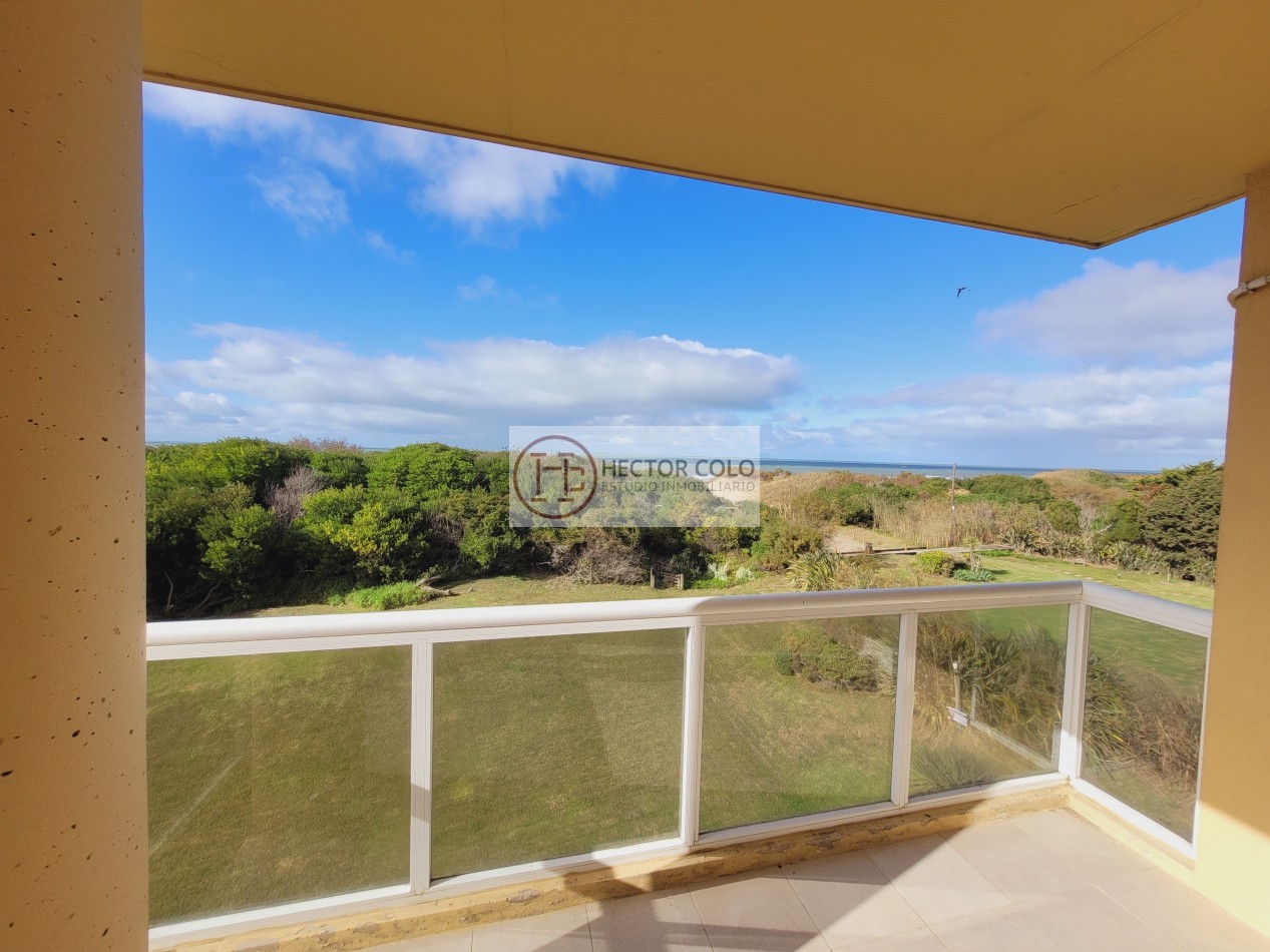 Penthouse en dos plantas en complejo Cilene  con vista la mar