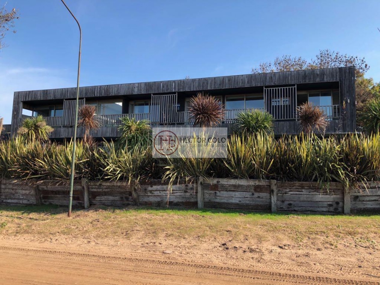 CASA CON PISCINA FRENTE AL MAR - LA FRONTERA PINAMAR NORTE -