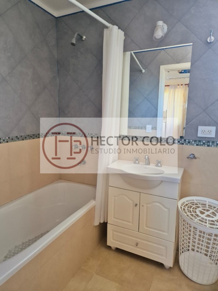 Venta de Casa con departamento en Ostende
