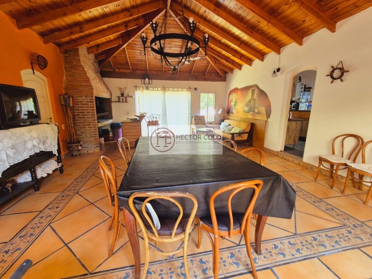 Casa en venta sobre lote multifamiliar a pasos del Mar