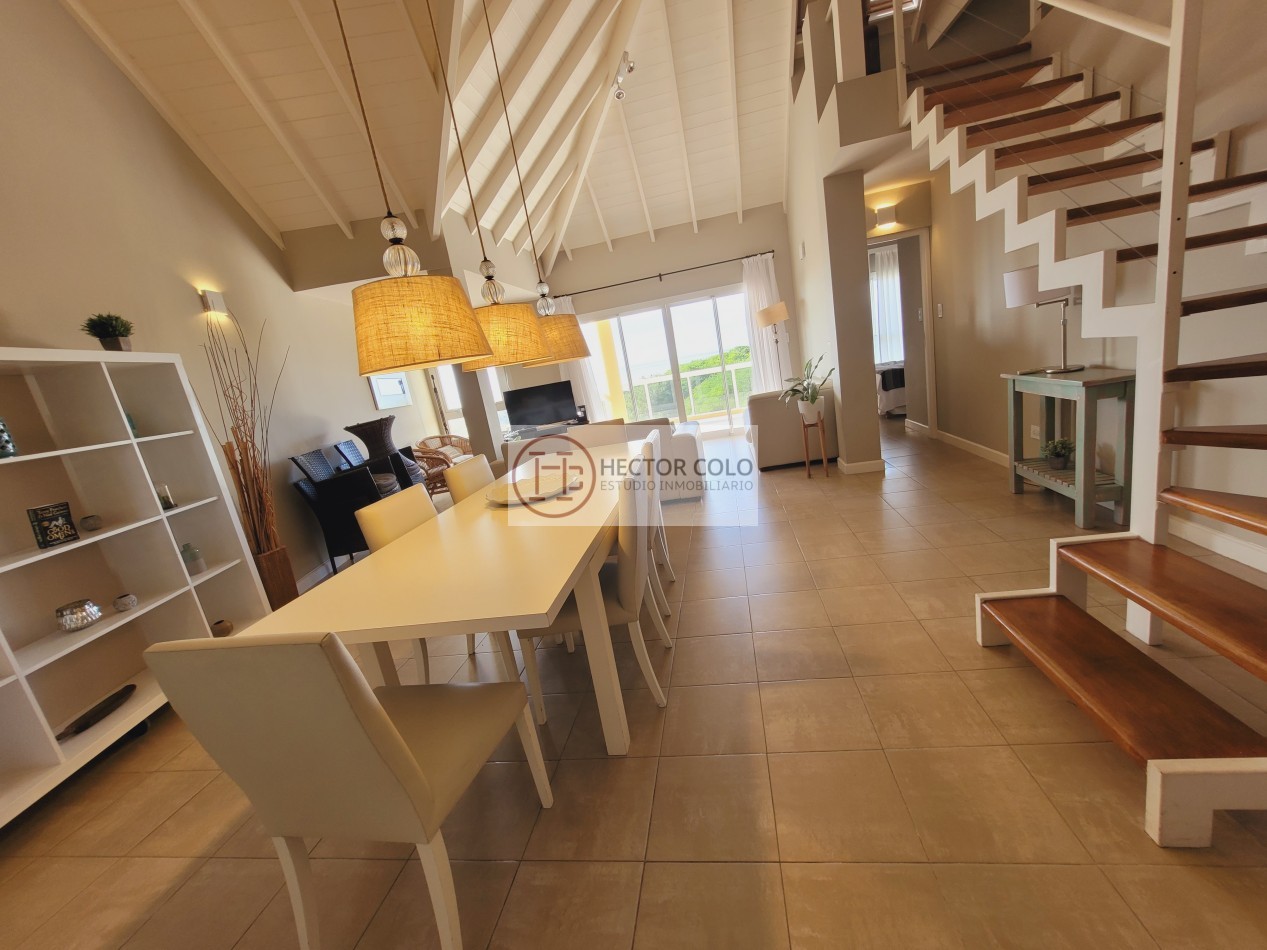 Penthouse en dos plantas  con vista al  mar en Cilene 1