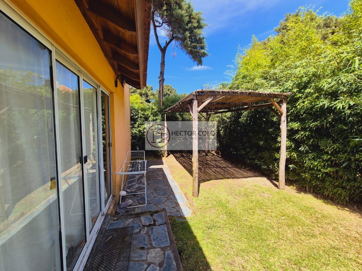 Casa en venta sobre lote multifamiliar a pasos del Mar