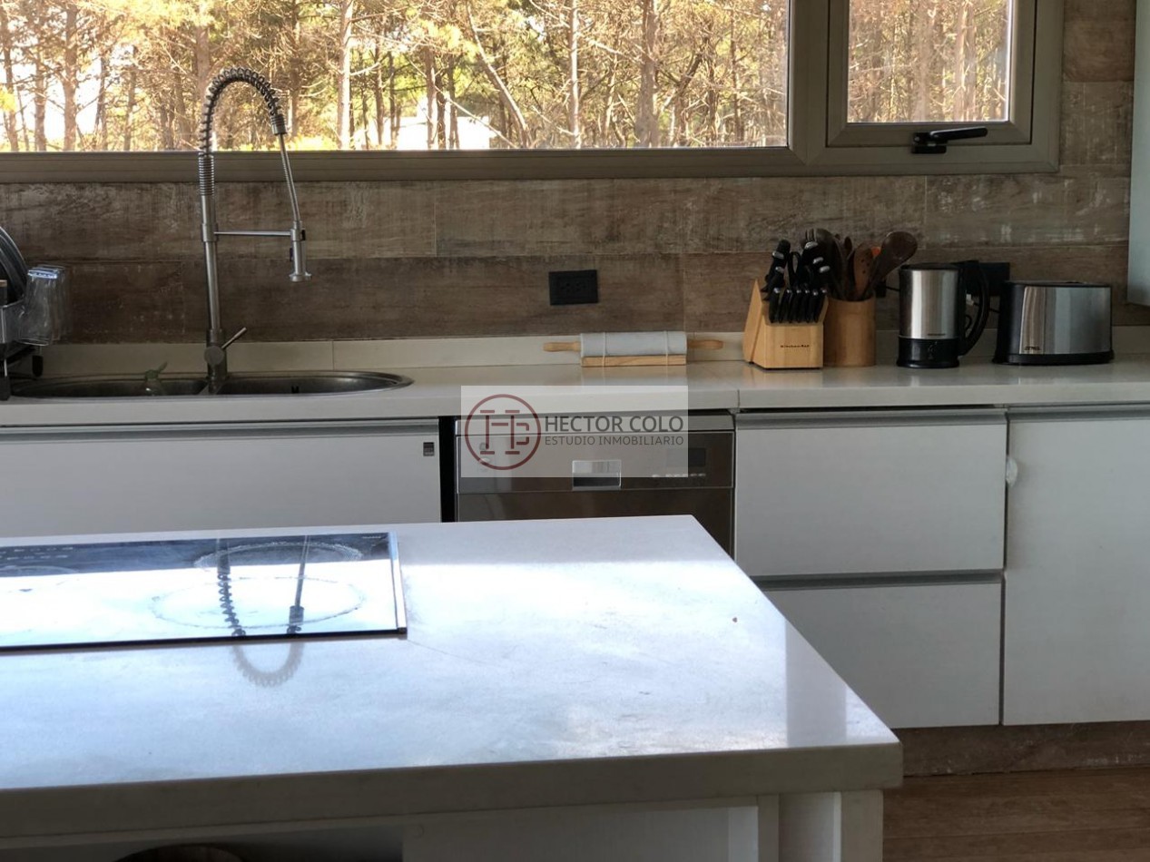 CASA CON PISCINA FRENTE AL MAR - LA FRONTERA PINAMAR NORTE -