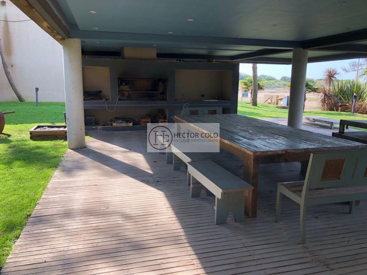 CASA CON PISCINA FRENTE AL MAR - LA FRONTERA PINAMAR NORTE -