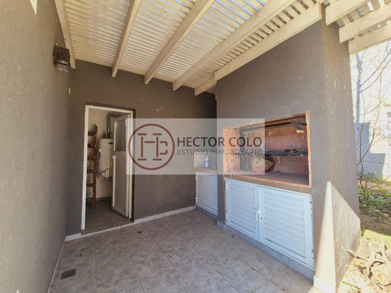 Venta de Casa con departamento en Ostende