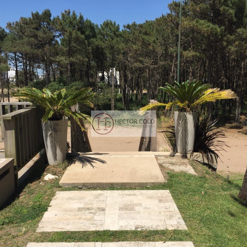 CASA CON PISCINA FRENTE AL MAR - LA FRONTERA PINAMAR NORTE -