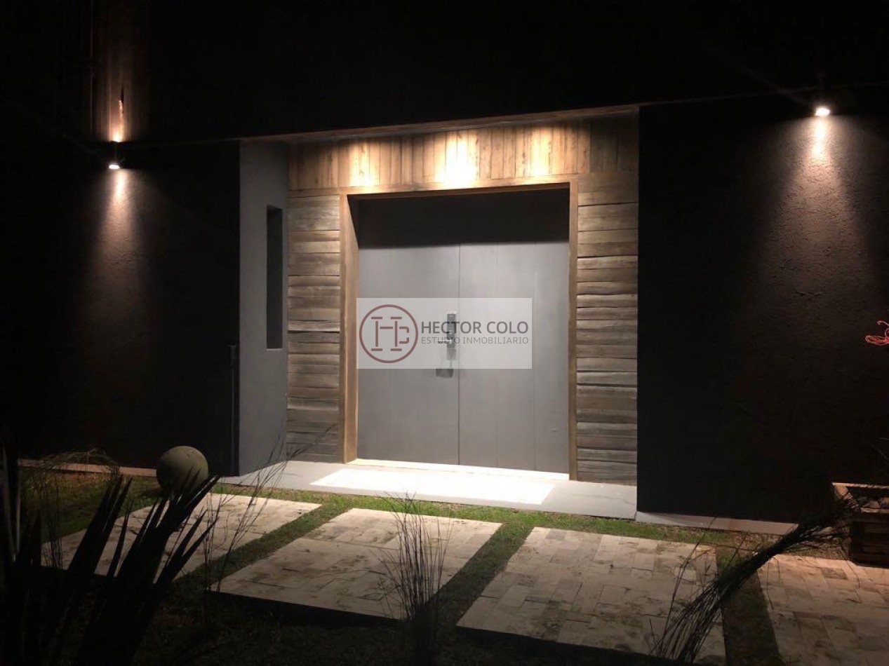 CASA CON PISCINA FRENTE AL MAR - LA FRONTERA PINAMAR NORTE -