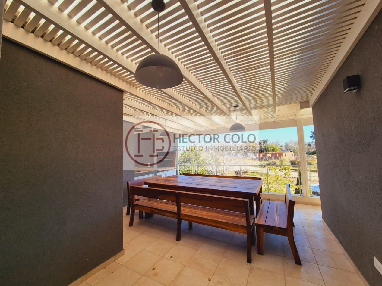 Venta de Casa con departamento en Ostende