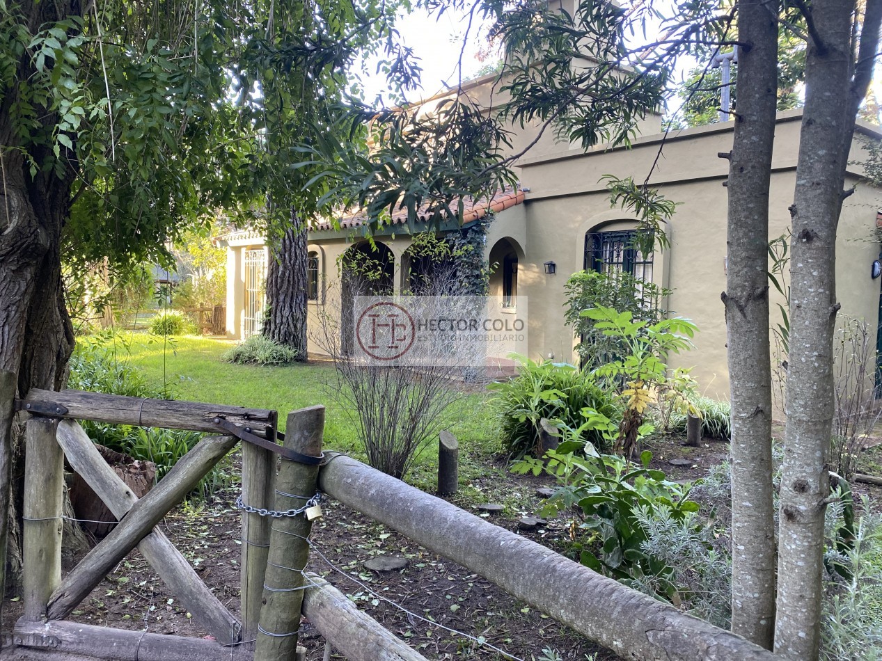 Casa estilo colonial en Valeria del Mar