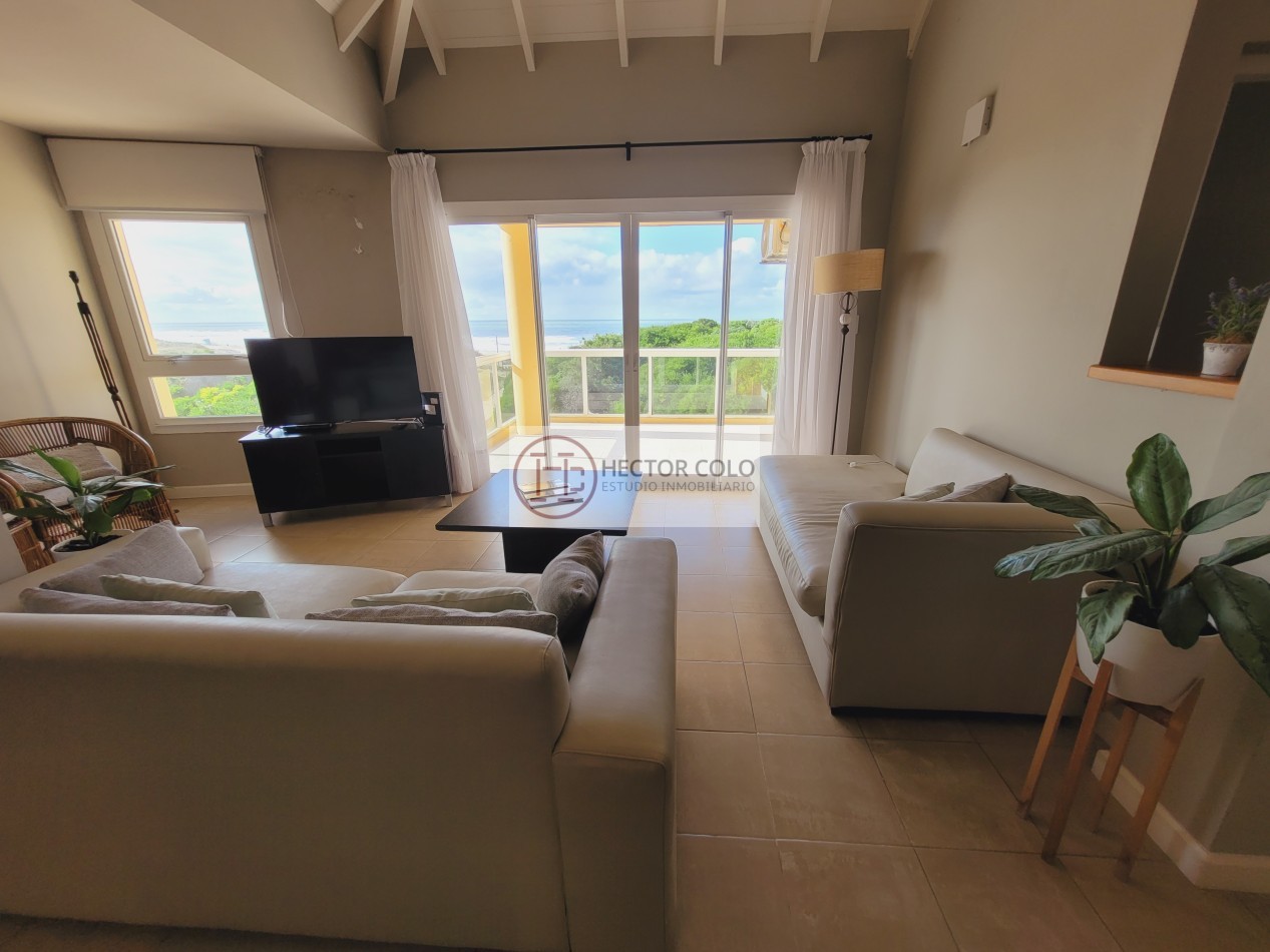 Penthouse en dos plantas  con vista al  mar en Cilene 1