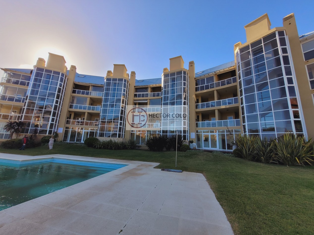 Penthouse en dos plantas  con vista al  mar en Cilene 1