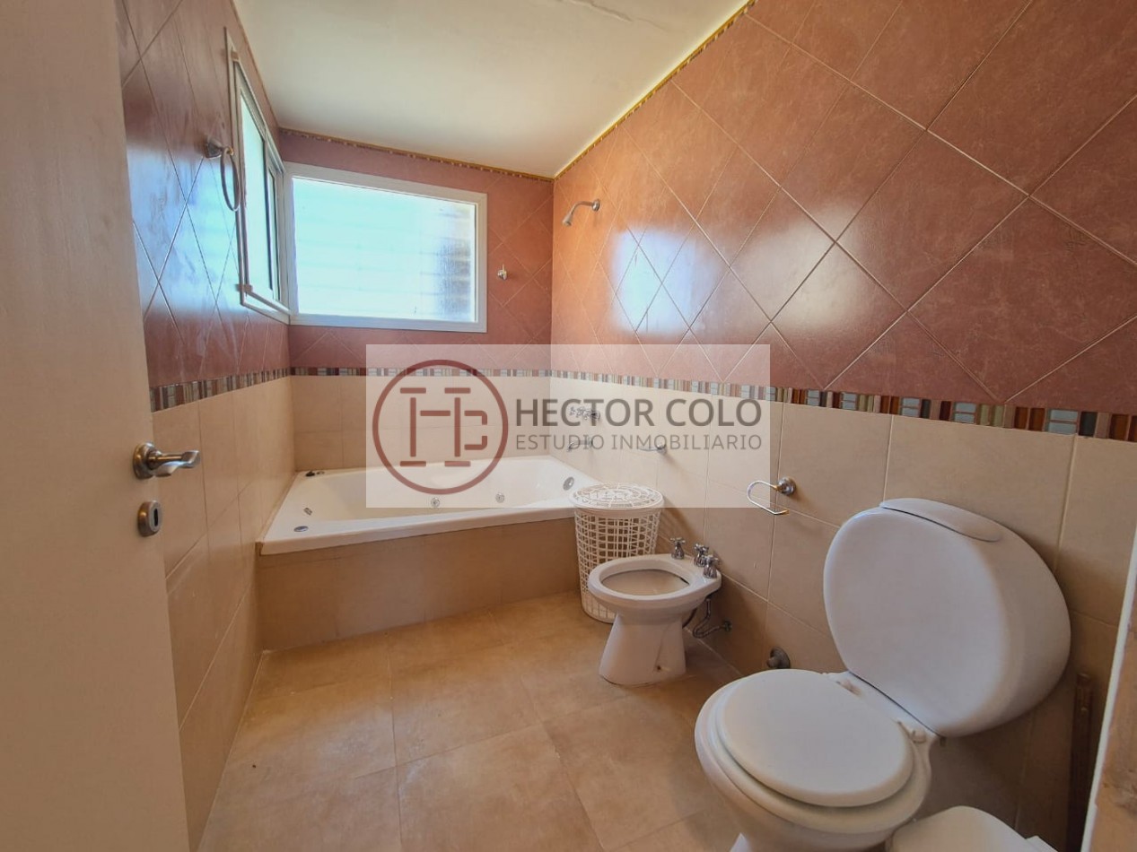 Venta de Casa con departamento en Ostende