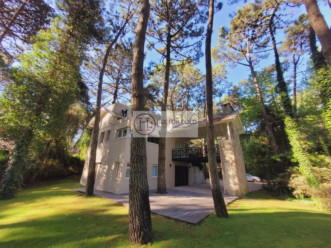 CASA EN PARQUE CARILO 