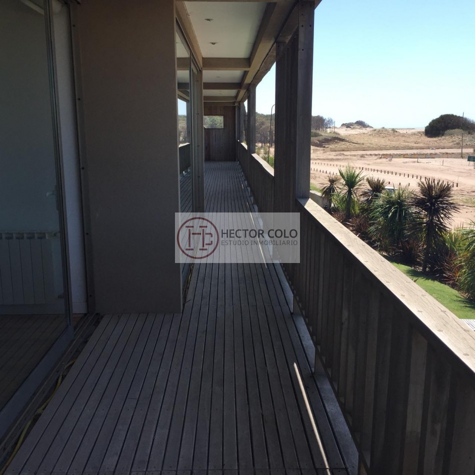 CASA CON PISCINA FRENTE AL MAR - LA FRONTERA PINAMAR NORTE -