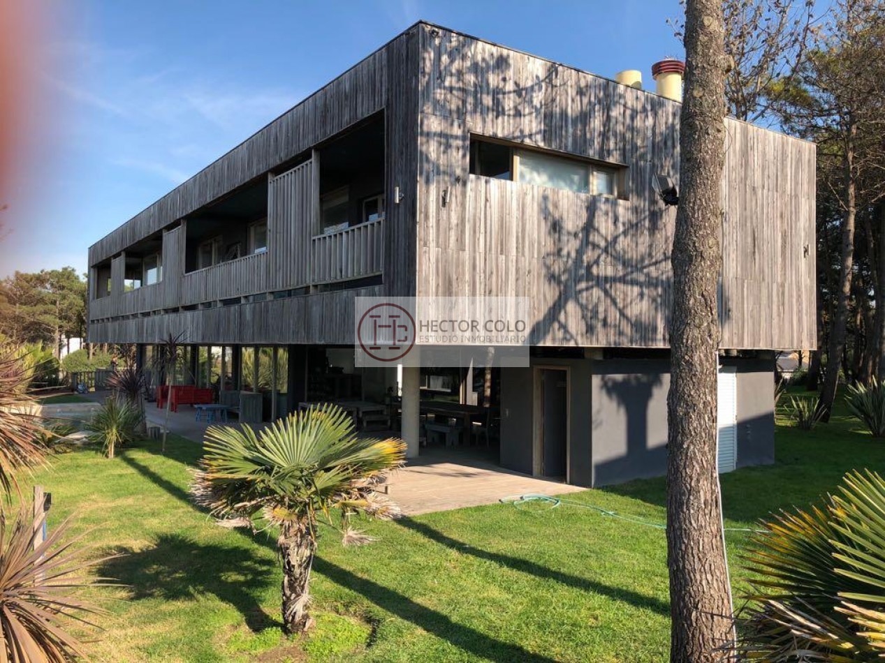 CASA CON PISCINA FRENTE AL MAR - LA FRONTERA PINAMAR NORTE -