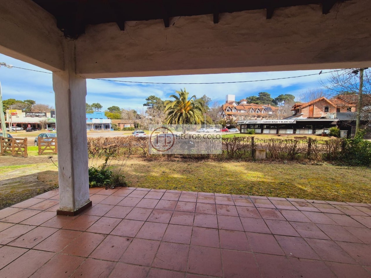 Venta de casa sobre lote multifamiliar
