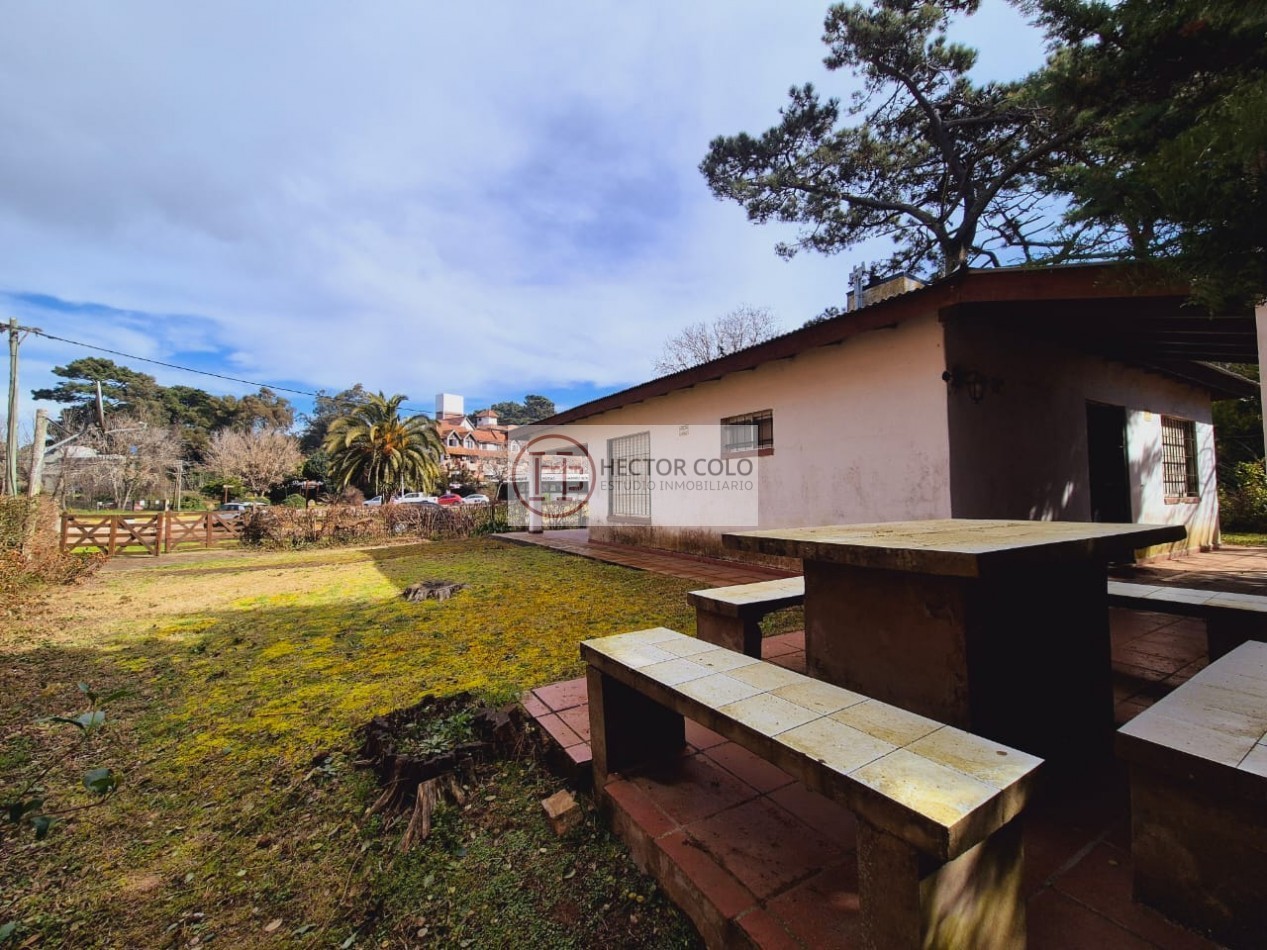 Venta de casa sobre lote multifamiliar