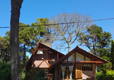 CASA EN VENTA ZONA LASALLE-PINAMAR- (Cod185508)