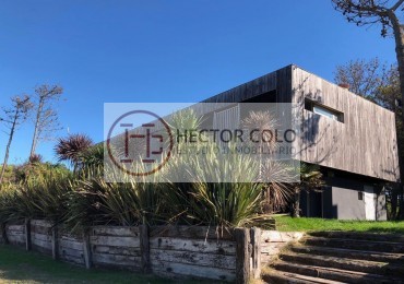 CASA CON PISCINA FRENTE AL MAR - LA FRONTERA PINAMAR NORTE -
