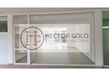 LOCAL COMERCIAL EN PRIMER PISO  (Codigo 214389)