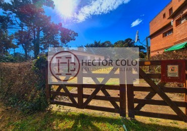 Venta de casa sobre lote multifamiliar